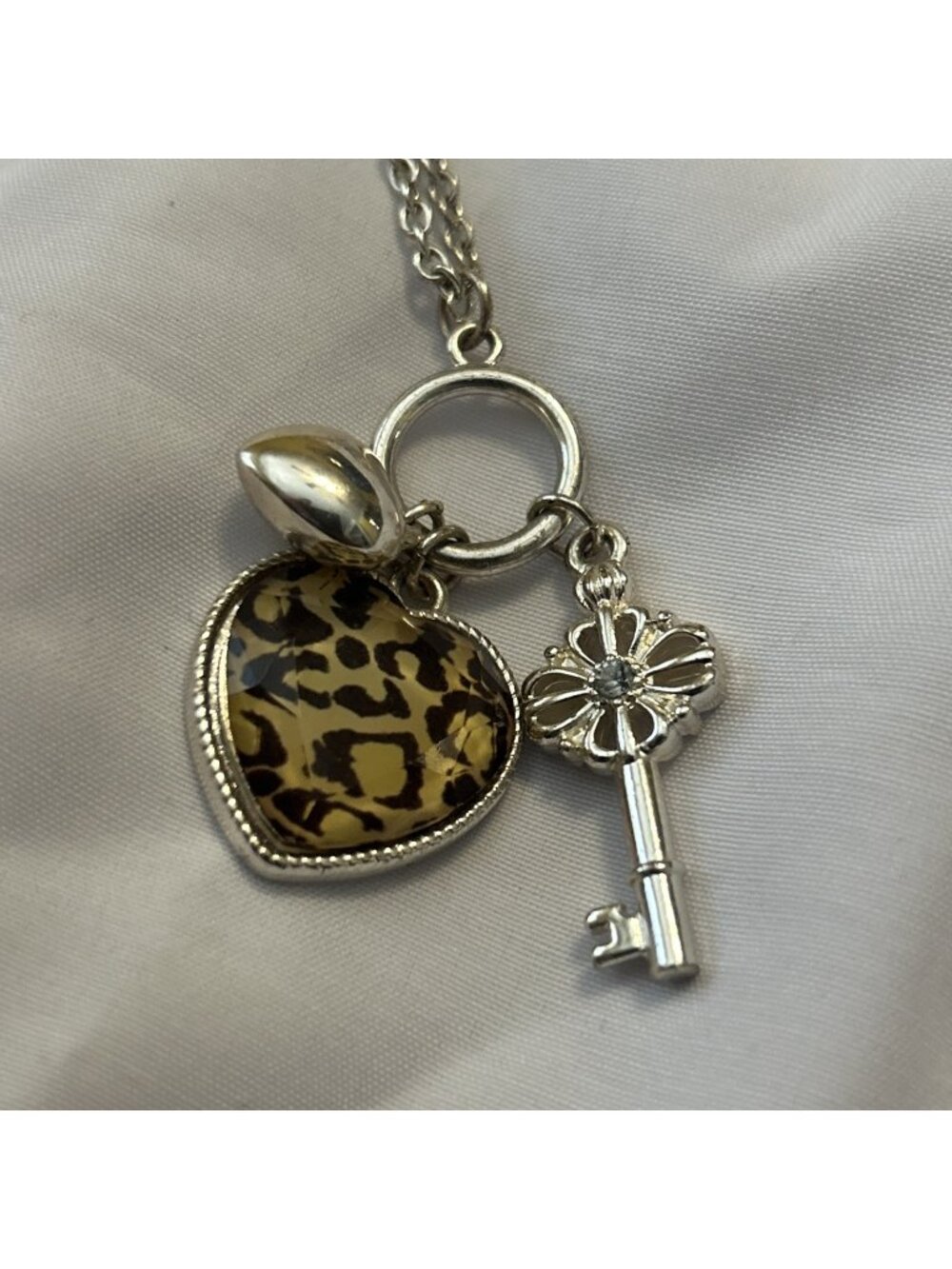 Heart Key Leopard Heart Pendant Necklace Silver Color Chain 20” Long Preowned